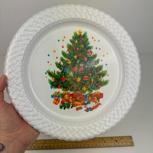 Vtg Plastic White Round Plate Basket Weave Edges Christmas Tree Imagery 11inches